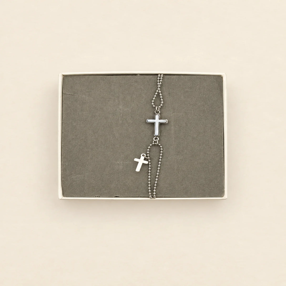 Collar con cruz en estuche