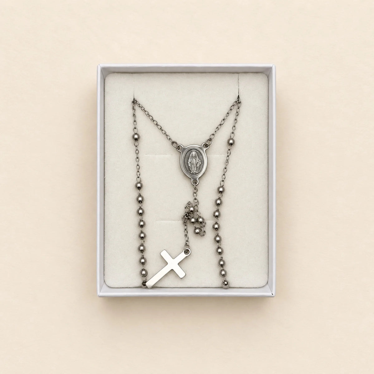 Collar con cruz en marco