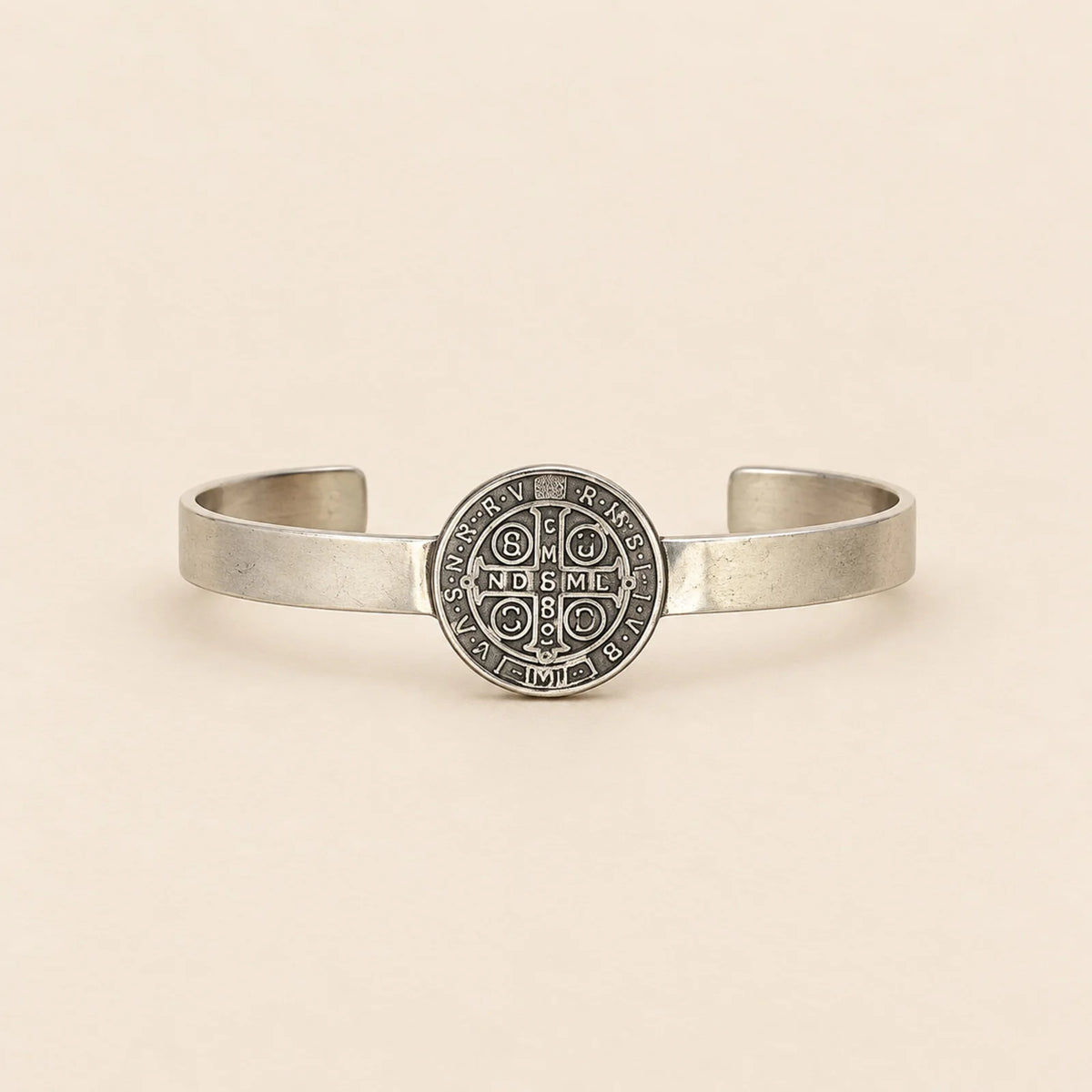 Pulsera metálica con medallón