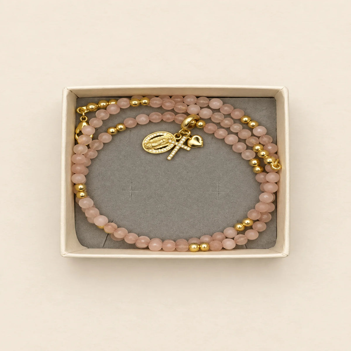 Pulsera multicolor con medalla