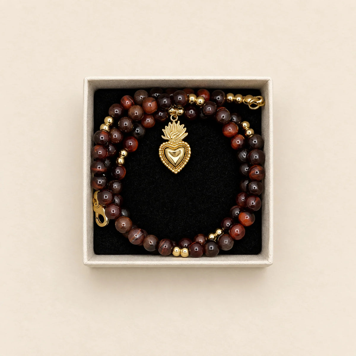 Pulsera oscura con dije