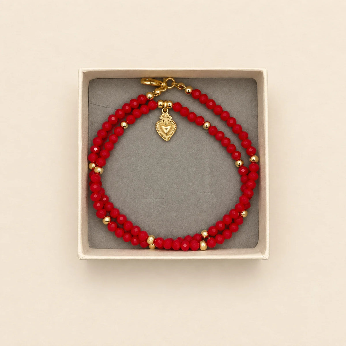 Pulsera roja con medalla