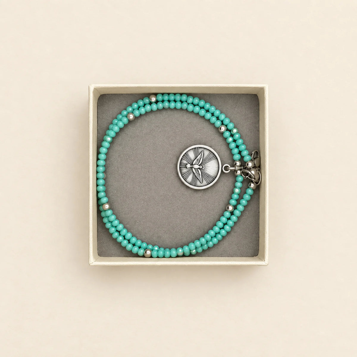 Pulsera verde con medalla