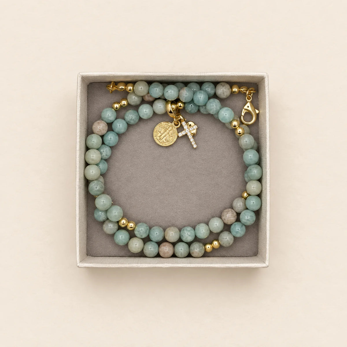 Pulsera verde con medalla