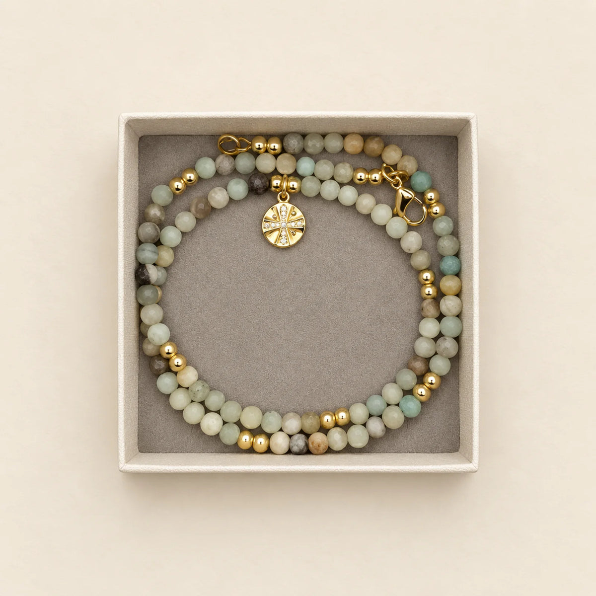 Pulsera verde oliva con medalla