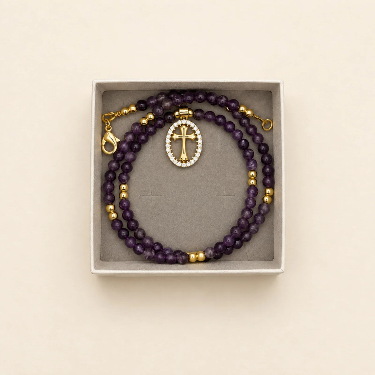 Pulsera violeta con medalla