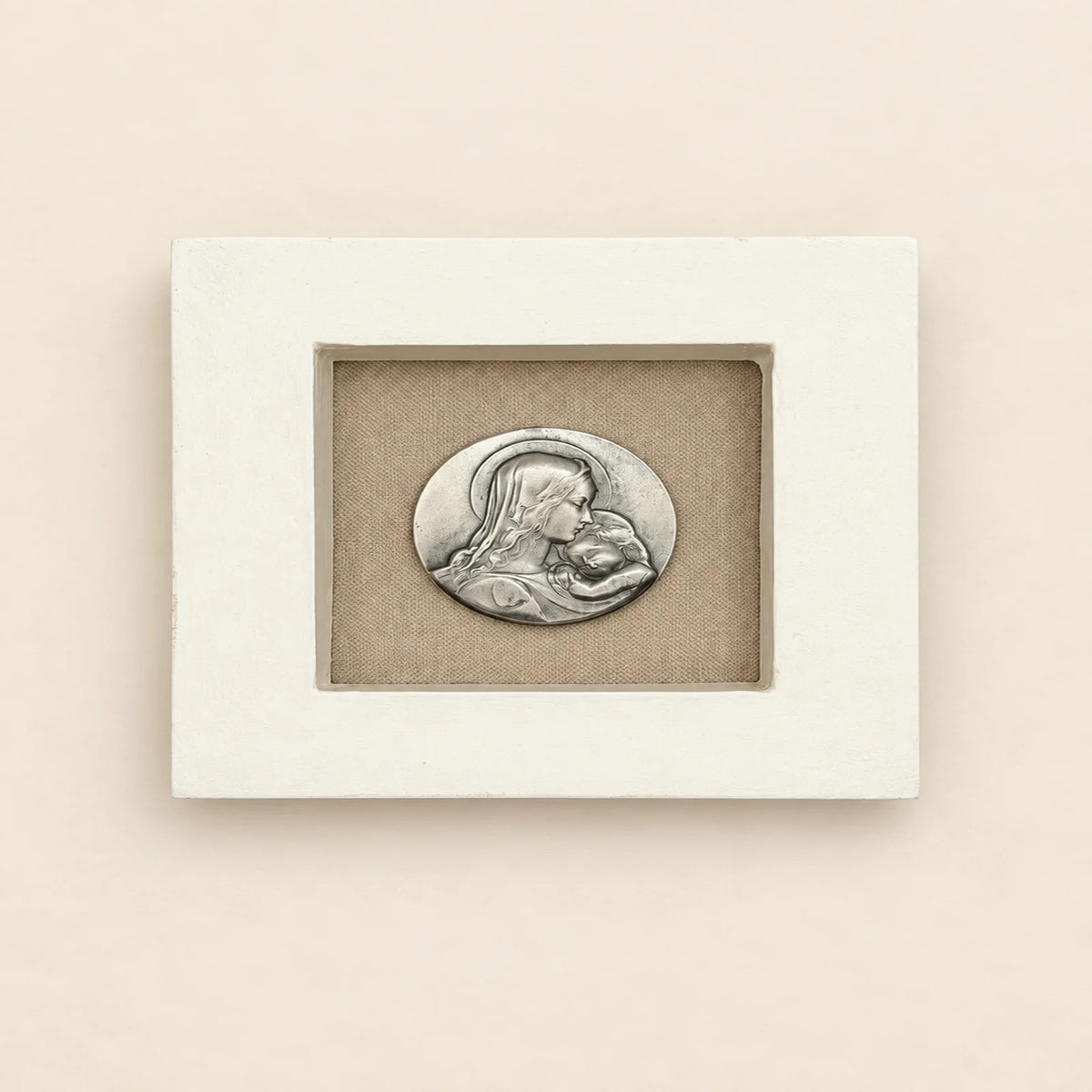 Cuadro pequeño con medalla religiosa