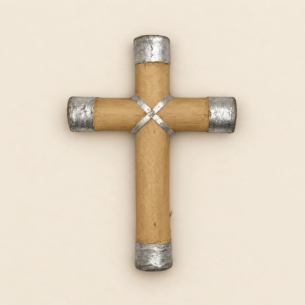 Crucifijo de madera y metal