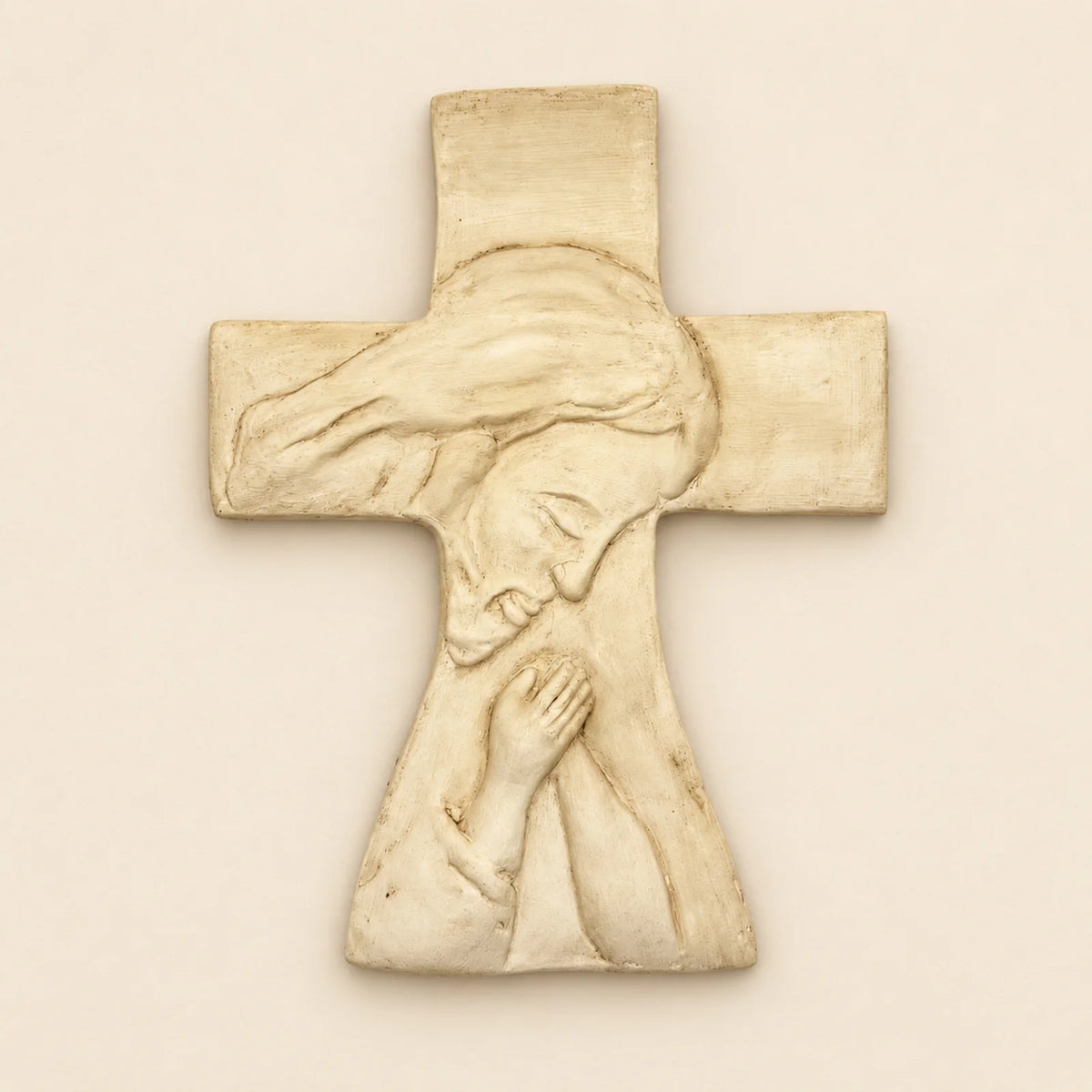 Cruz con relieve de Cristo