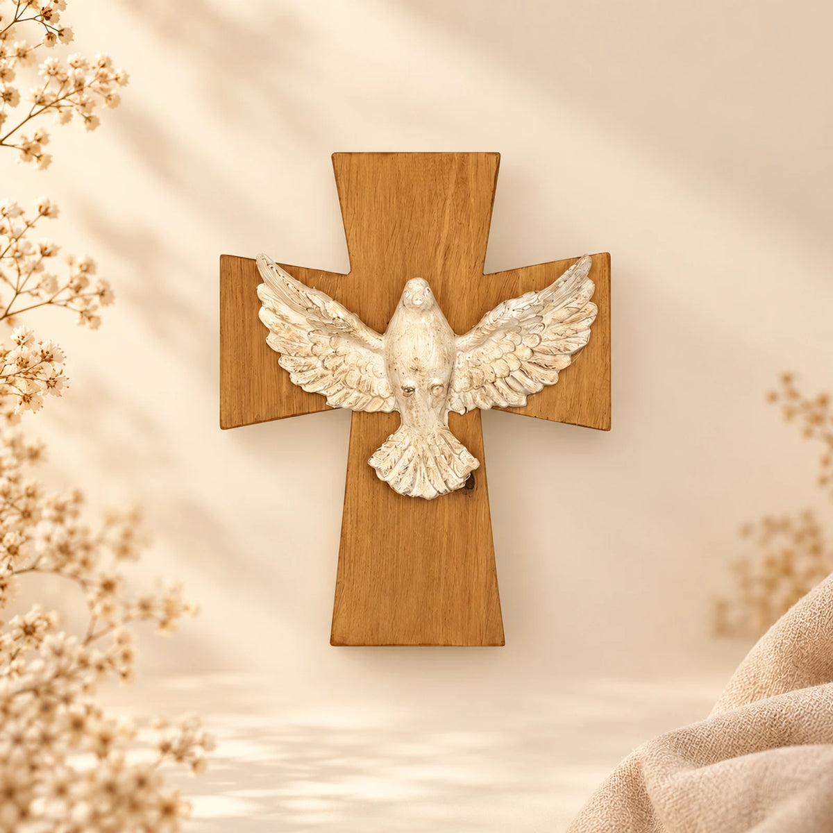 Cruz de madera con paloma