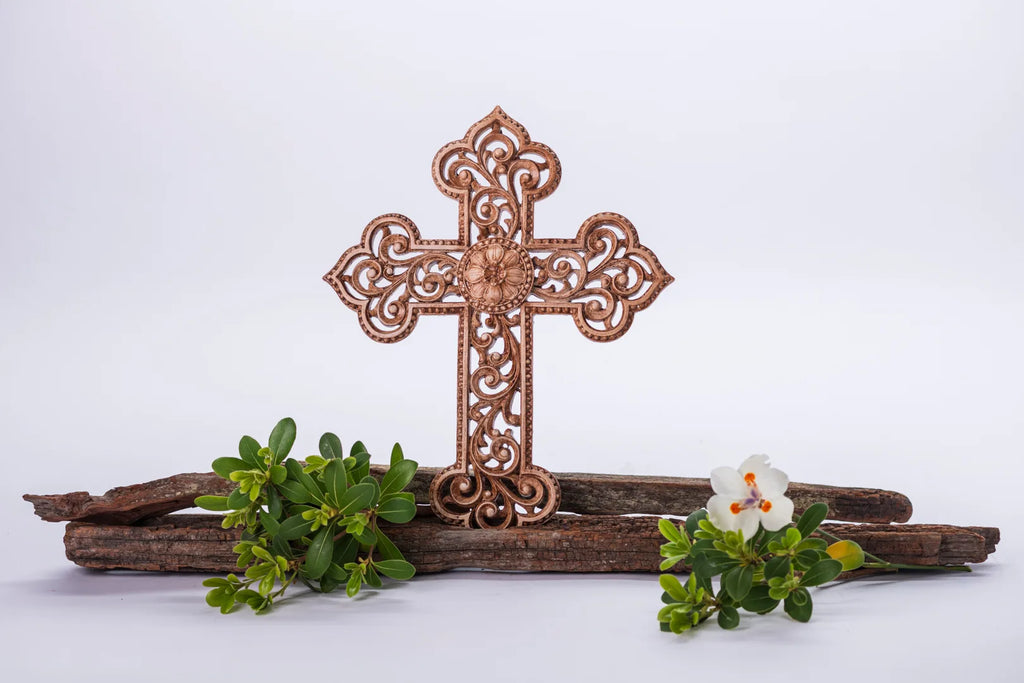 Cruz ornamental cobriza