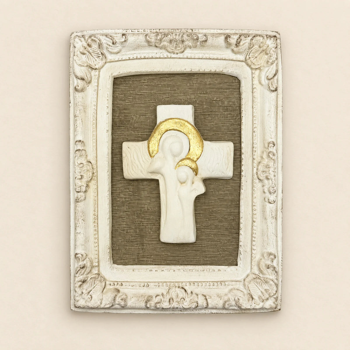 Cuadro blanco con figura religiosa y cruz