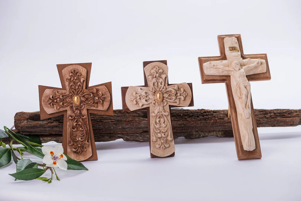 Set de tres cruces decorativas