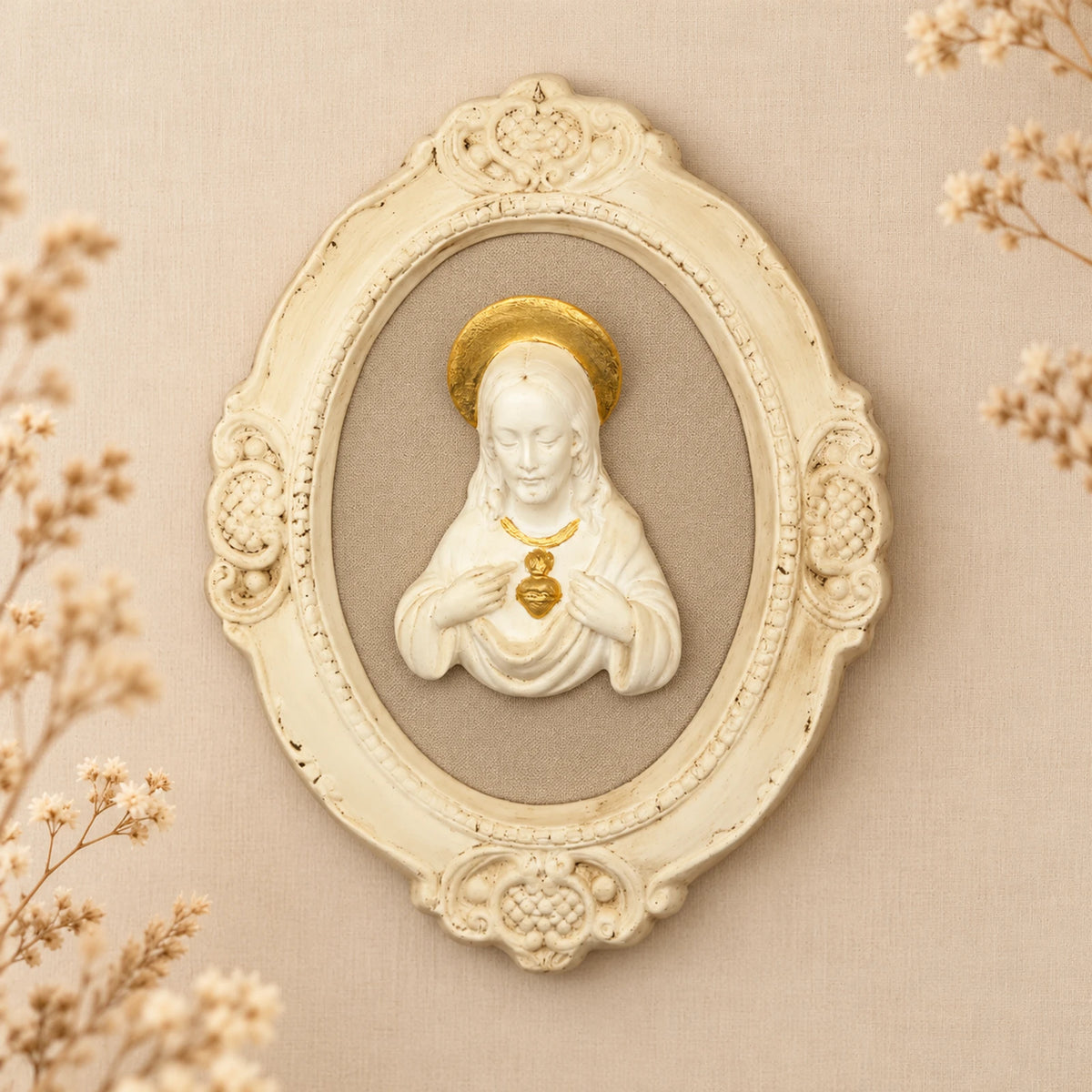 Relieve oval con figura del Sagrado Corazón