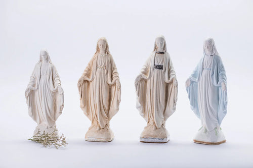 Colección de estatuas de Virgen