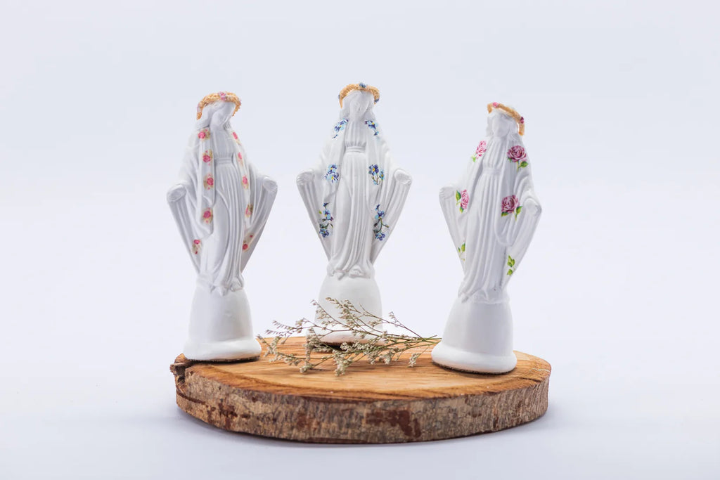 Colección de Vírgenes con detalles florales
