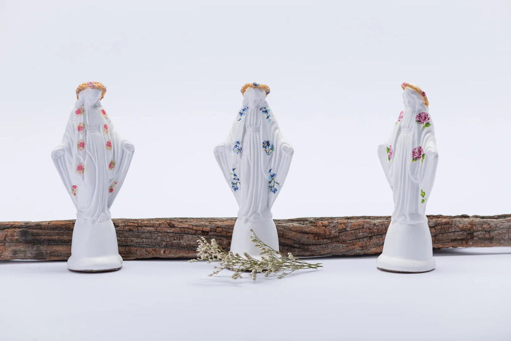 Colección de Vírgenes con detalles florales