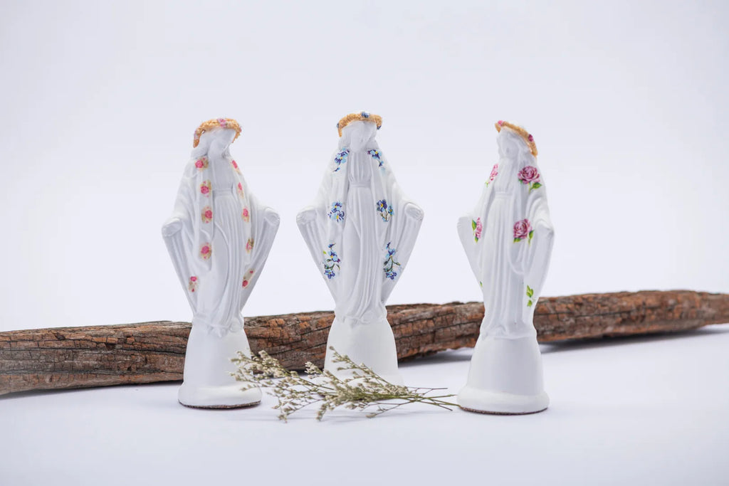 Colección de Vírgenes con detalles florales