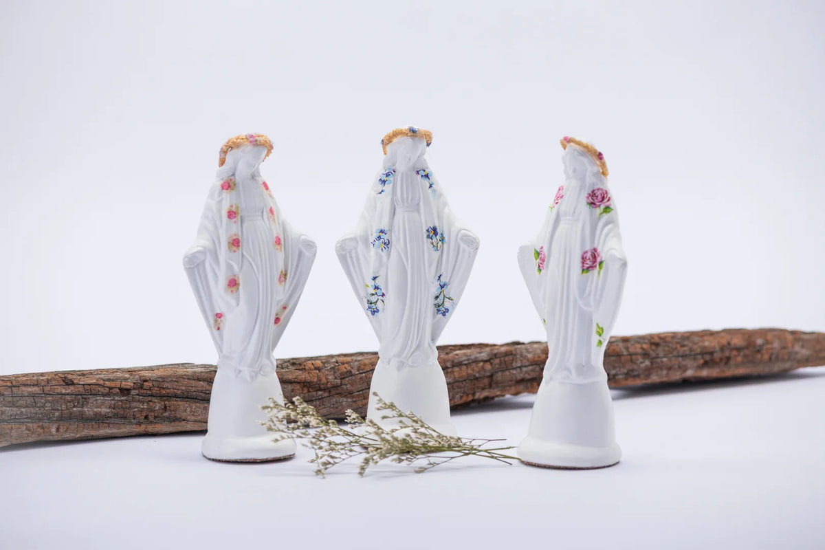 Colección de Vírgenes con detalles florales