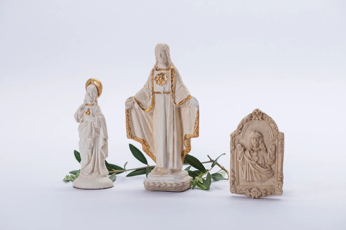 Set de figuras de Virgen y placa