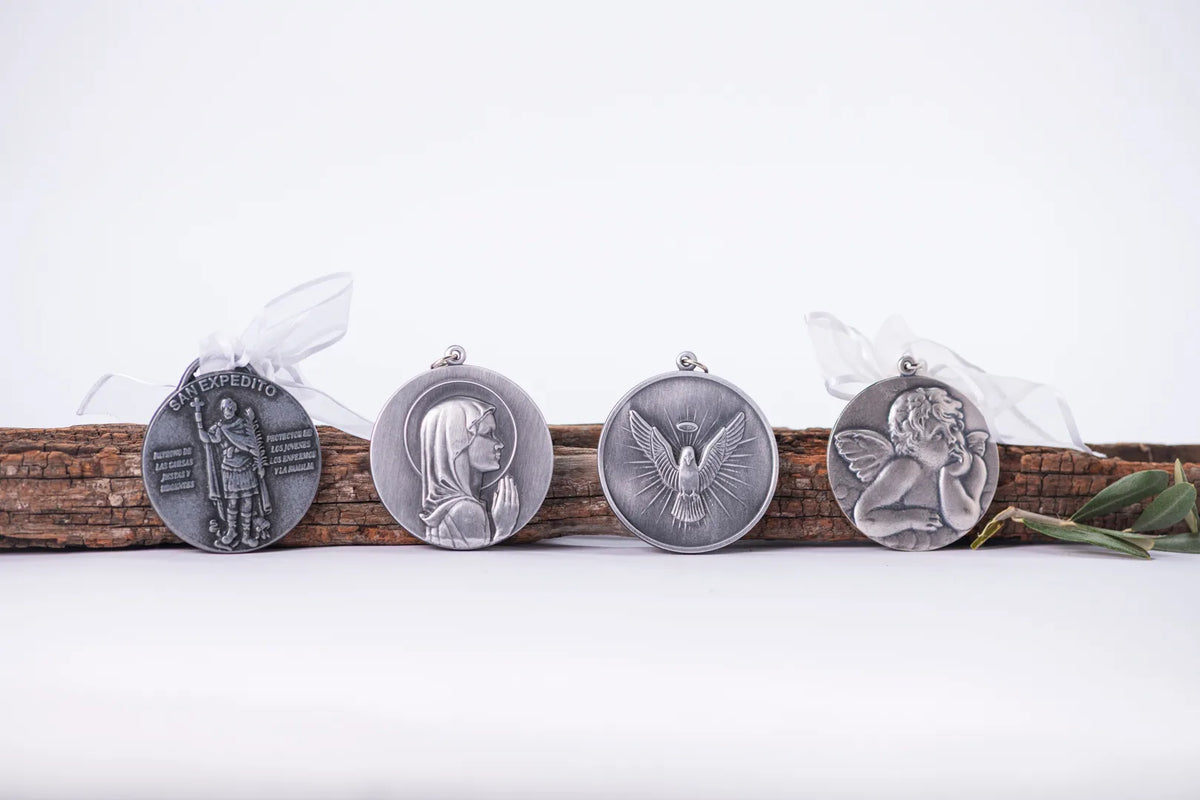 Colección de medallones religiosos redondos