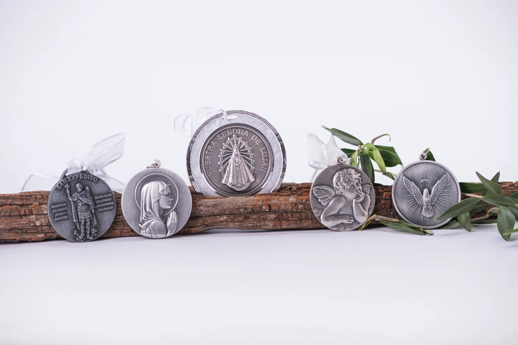 Colección de medallones religiosos redondos