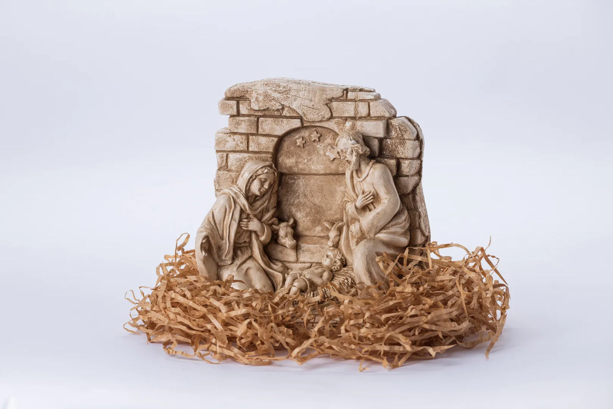 Nacimiento en arco de piedra