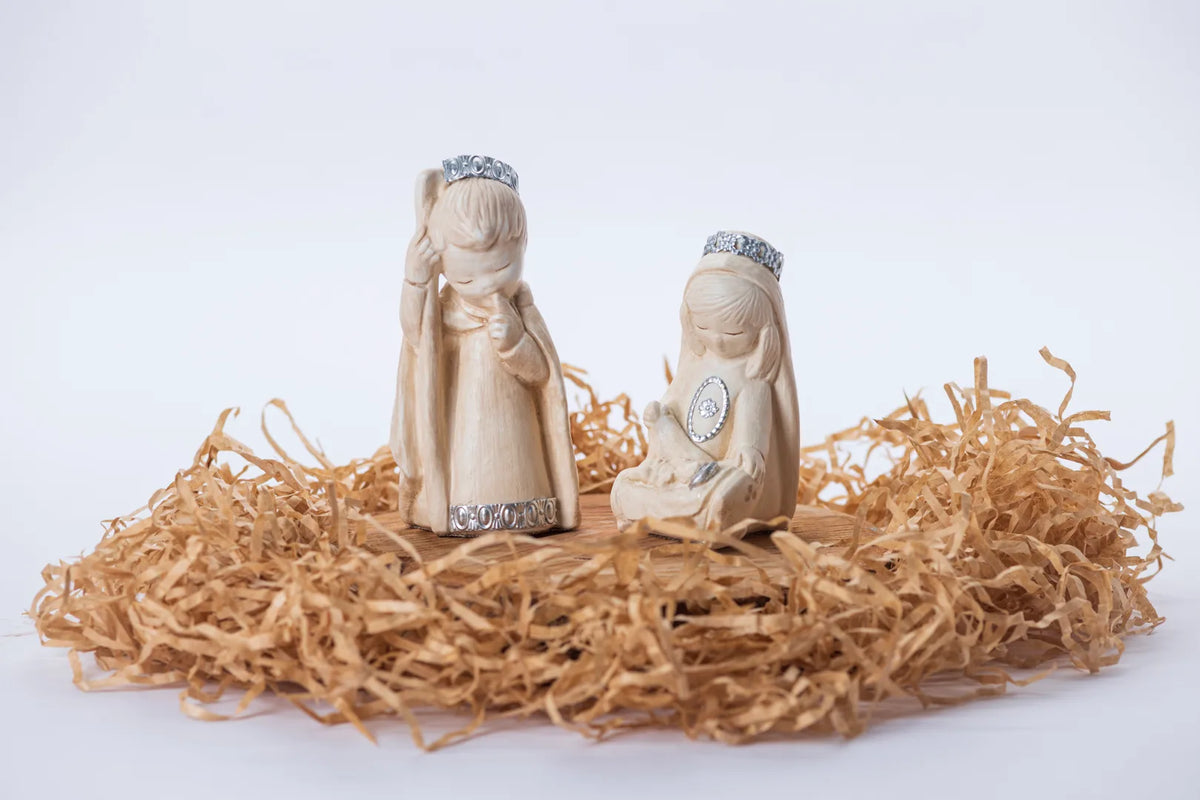 Sagrada Familia en dos figuras con detalles plateados