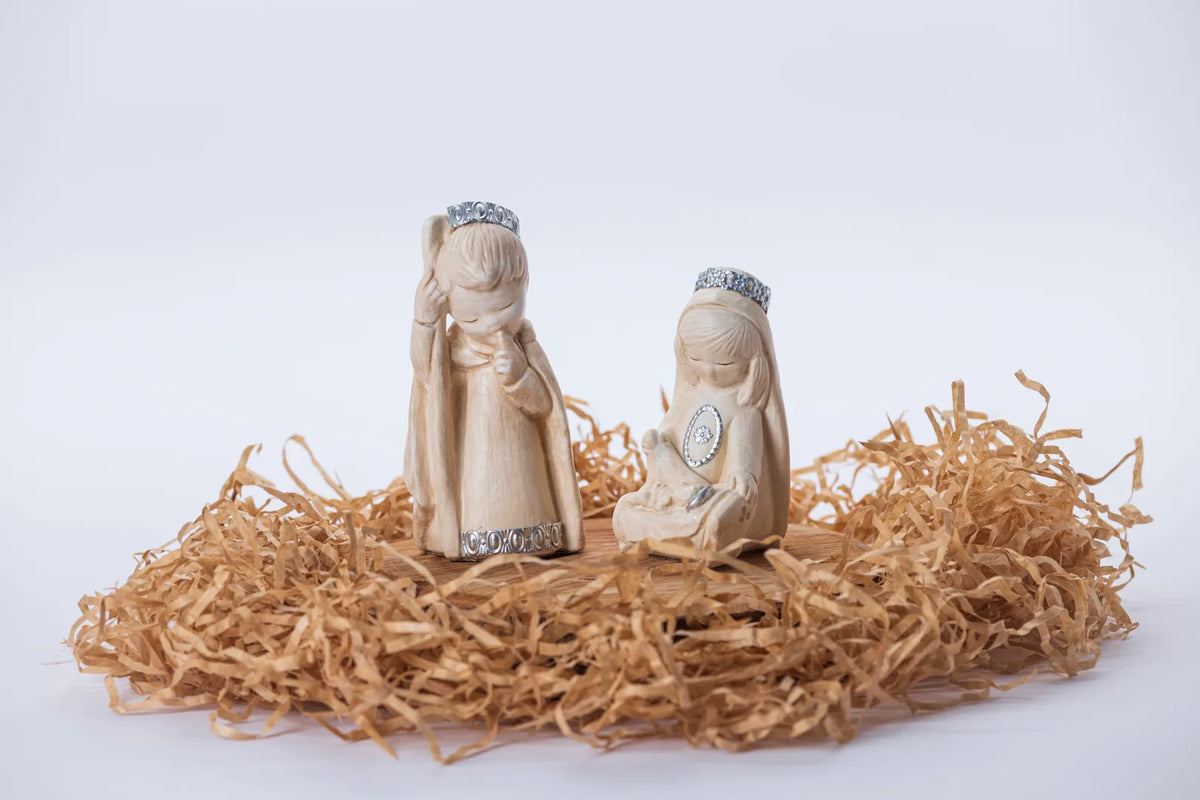Sagrada Familia en dos figuras con detalles plateados
