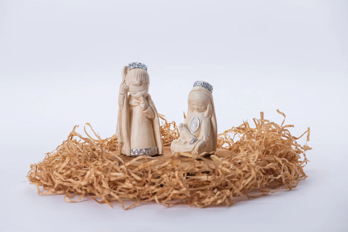 Sagrada Familia en dos figuras con detalles plateados