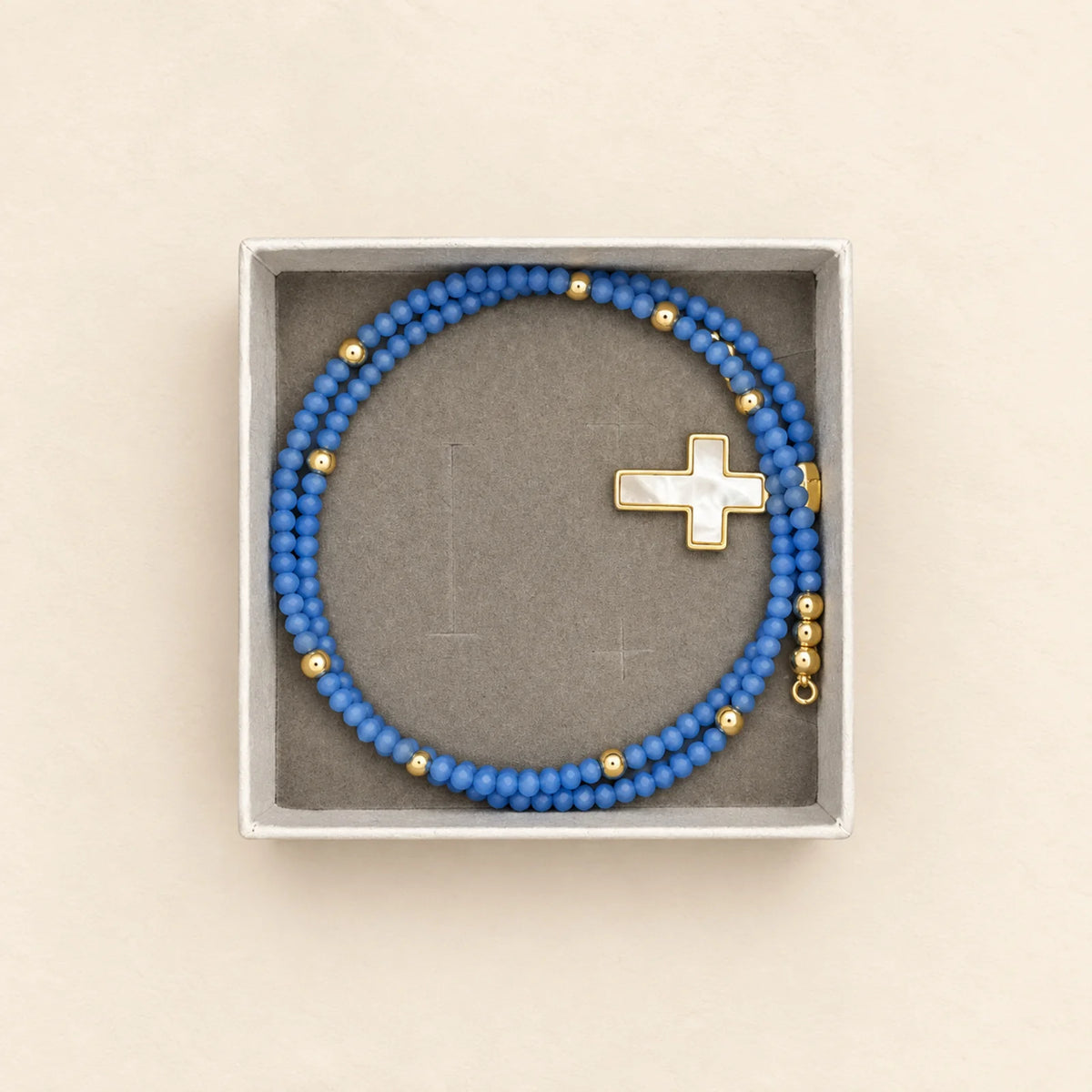 Pulsera azul con cruz