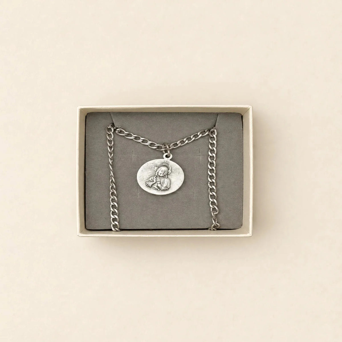Collar con medalla circular