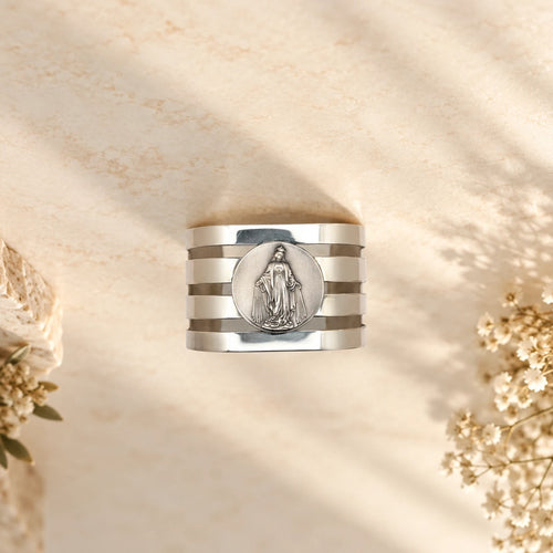 Anillo ancho con medallón de Virgen