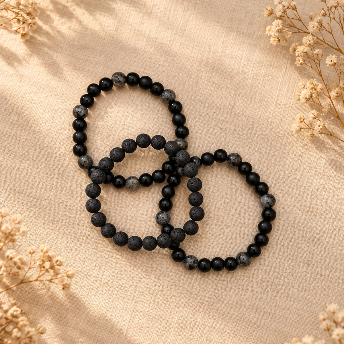 Set de pulseras oscuras de piedra