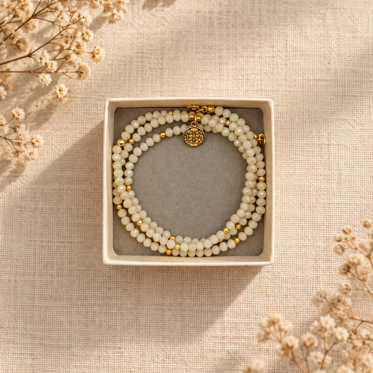 Collar de cuentas de malaquita verde con medallón