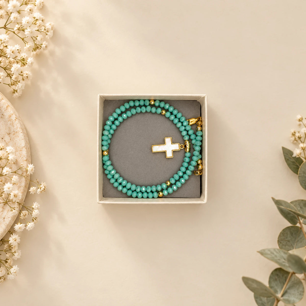 Pulsera turquesa con cruz de nácar