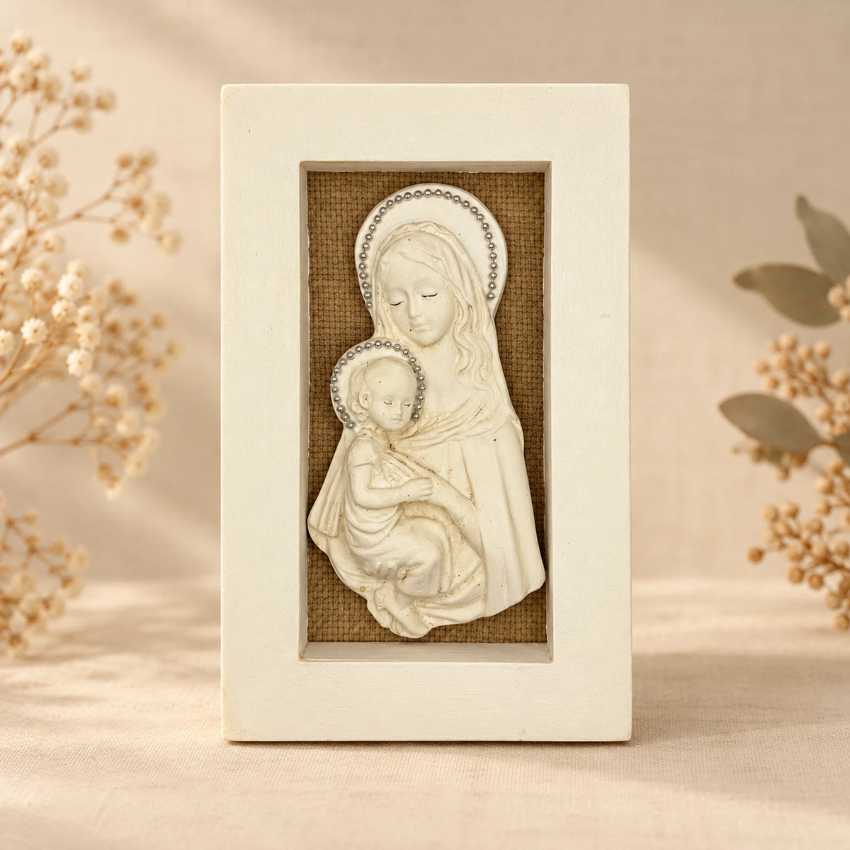 Cuadro de Virgen con Niño y halo de perlas