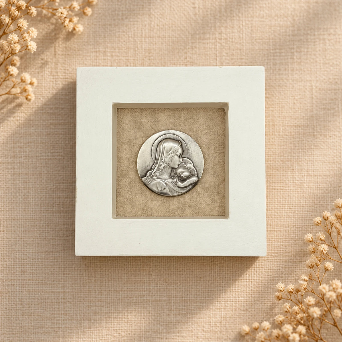 Medallón circular de Virgen con Niño