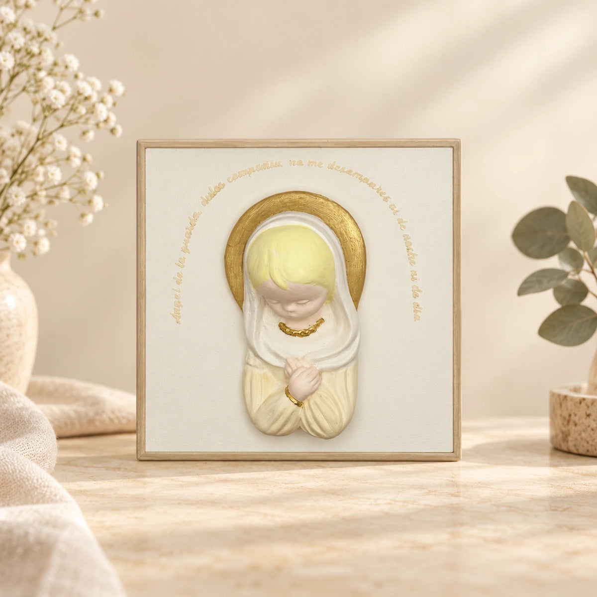 Placa con Ángel de la guarda en relieve